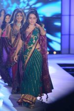 Shazahn Padamsee at Pidilite presents Manish Malhotra, Shaina NC show for CPAA in Mumbai on 1st July 2012 (8).JPG
